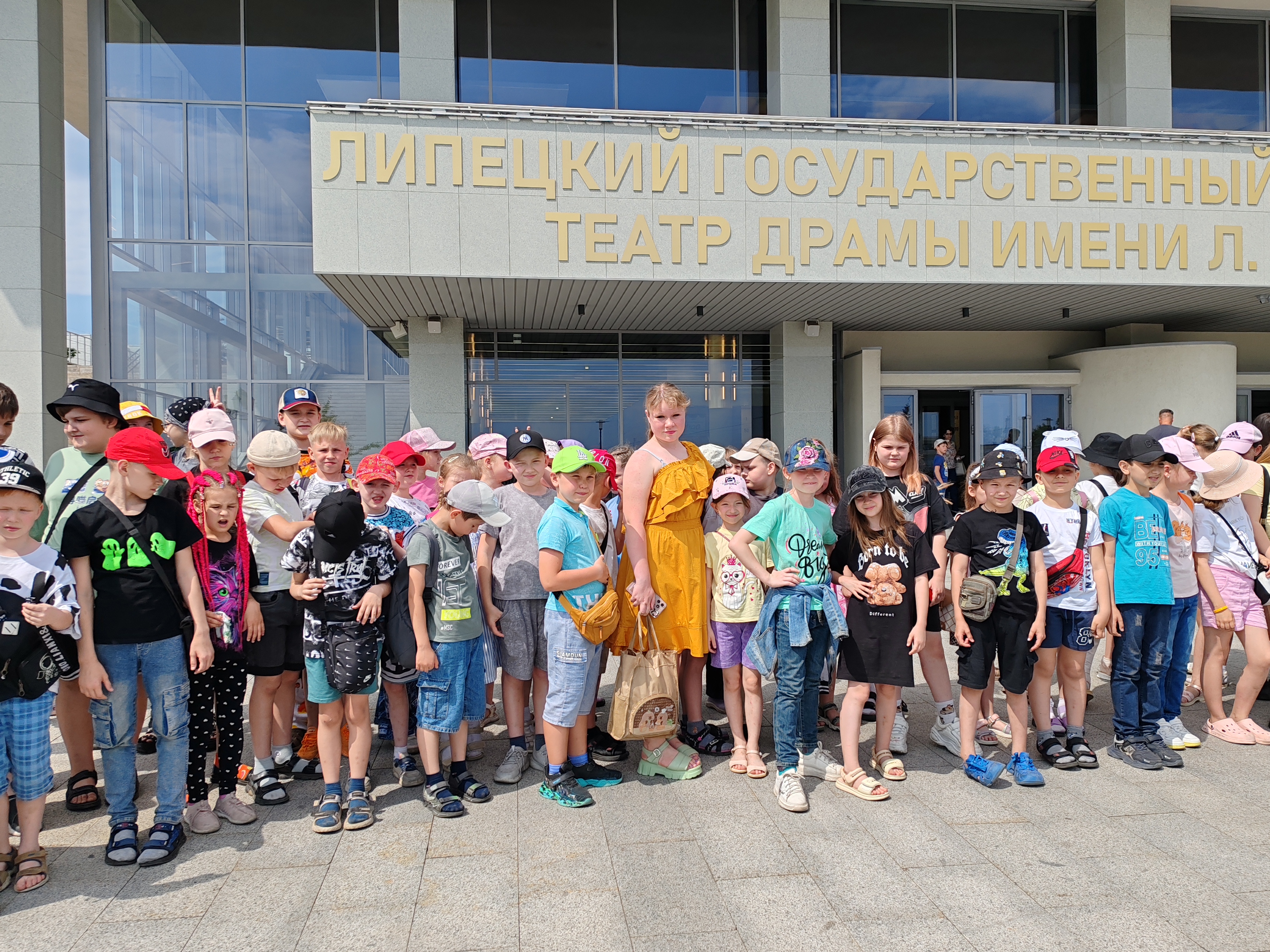 Поход в театр. Спектакль Липецкого государственного академического театра драмы имени Л.Н. Толстого «Сокровища капитана Флинта».